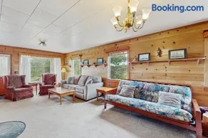 McKinnon's Beach House - Image 3