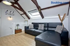 Anchor Cottage, Strete, Dartmouth - 1 Pet Accepted - Free WiFi & Parking - Image 3