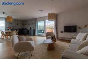 Penthouse-Ferienwohnung Wolfsburg mit Dachterrasse WLAN Smart-TV überdachter Parkplatz Wallbox - Image 2