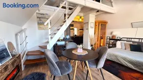 Hillside Cottage - Image 2