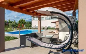 3 Bedroom Nice Apartment In Marcana - Image 2