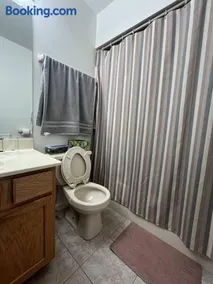 Cozy Beautiful Pondside Luxurious Retreat - Image 3