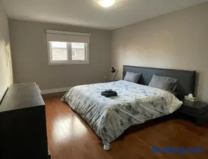 Family-Friendly Retreat for 14 in Richmond Hill - Image 3