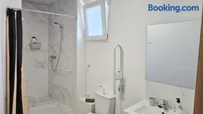 Golden Tower Rooms - auto check-in - Image 3