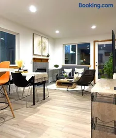 Cozy 2BR City Stay- 2-Min Walk to Light Rail - Image 1
