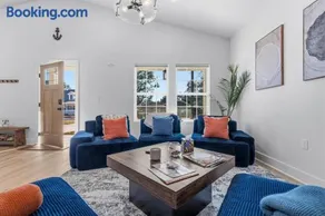 NEW-3 BEDROOM HOUSE - 5 mins from NAS , 7 mins Downtown, 15 mins From The Beaches - Image 3