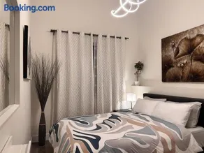 Spacious Family Suite with private Kitchenette and Laundry - Image 4