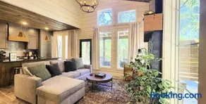 The Pointe Guesthouse - Image 2