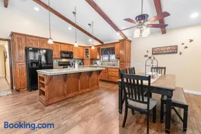 Moose Tracks Lodge - Forest and mountain views! Smart TV with streaming app and Game Room! - Image 3