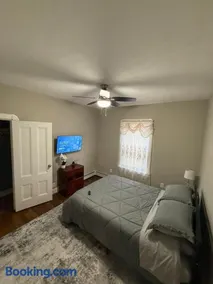 Beautiful apartment walking distance to stadium! - Image 2
