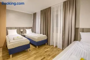 New! Studio with 3 Beds - Easy Access to Airport, City Center & WUM - Image 3