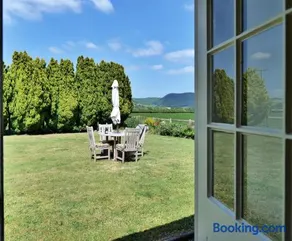 Country Cottage with Far Reaching Views - Image 5