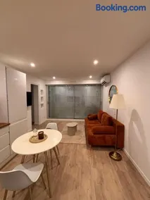 Le Cosy Superbe T2 refait à neuf - Image 1