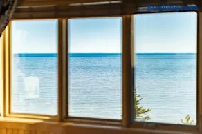 Panoramic Lake Views King Bed Studio, Whirlpool and Hot Tub - Image 2