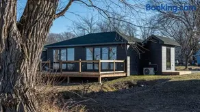 2-bedroom Lake Front Cottage in Harwood ON #2 - Image 2
