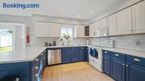 Jacksonville Beach Home - Walk to Beach, Bars & Restaurants - Pet Friendly - Image 2
