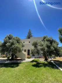 Nikos Apartments & Studios - Image 3