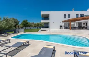 A lovely poolside villa in Krnica ideal for family - Image 3