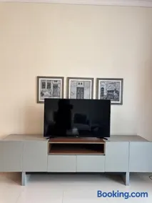 Spacious 3-Bedroom Apartment with Sea & City Views - Image 3