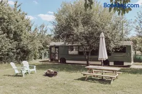 Relaxing retreat for 2 on beautiful converted bus - Image 1
