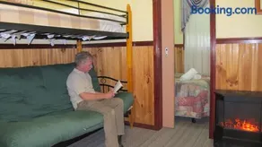 Cedar Lodge Cabins - Image 4