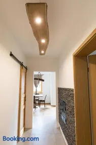 LARCH HOUSE - Image 3