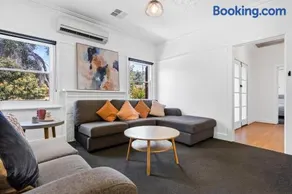 Strathdale Stay - Cozy & Pet Friendly - Image 2
