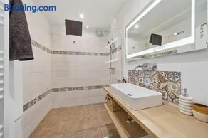 Haban Haus 2BR & Balcony Sleeps 8 - Image 2
