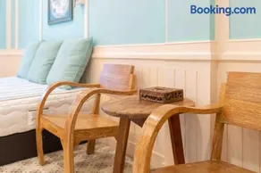 5 mins walk to Chiang Mai Night Bazaar, 3 bedrooms, 3 bathrooms, with garden, a quiet dreamy cottage in the middle of the city - Image 4