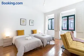 Host Wise - Modern Studios with Terrace - Walk Everywhere - Image 3