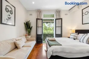 1DP8 Rare 4BR House With Step To Harbour Bridge, Near CBD - Image 3