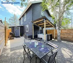 Speakeasy Hot Tub Escape | Pet-Friendly | Hudson NY - Image 5
