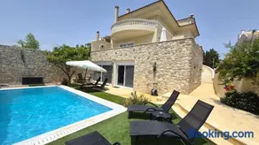 Golden Varkiza Luxury Villa - Image 2
