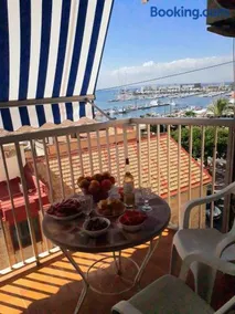 2 bedroom's flat on the beach, City center, 1 line - Image 2