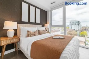 Modern 3BR Condo Sleeps 8 with Floor-to-Ceiling Views - Image 4