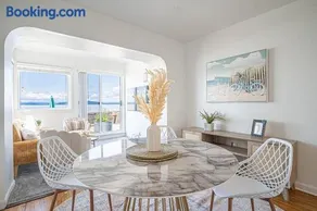 Waterfront Bliss, 2 BR Apt near Alki Beach - Image 2