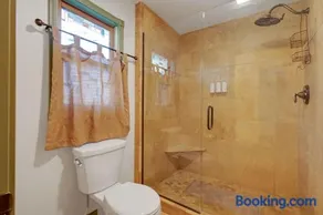Luxury 5BR Sleeps 20 Pool, Sauna, Theater Pets - Image 1