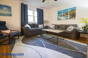 Private Single Family Home Close to Both Water and Downtown! - Image 2
