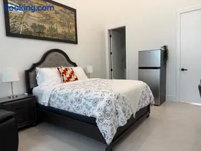 Cozy home in Richmond with private bathrooms - Image 2
