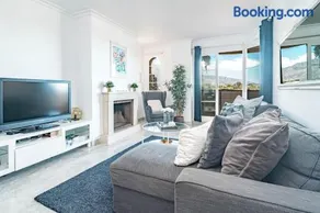 SAT2 - Modern 2 bedroom apartment with ocean view - Image 2