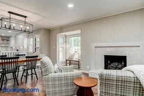 Spacious Overland Park Home Walk to Dining 20 Min to Stadium - Image 4