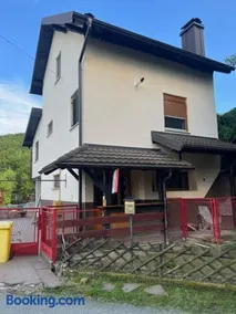 Vuglovec House - Image 1