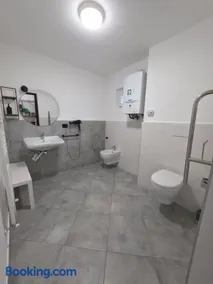Hd Guesthouse Oasi urbana con parcheggio privato gratuito, fronte stazione - Image 4