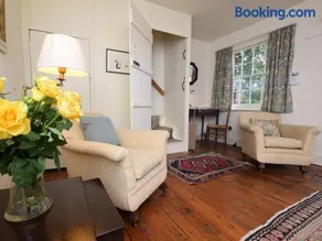 4 bed in Lyndhurst 57407 - Image 2