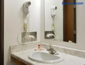 Becker inn & Suites - Image 3