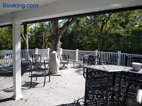 Large private retreat near Summit Lake - Image 1