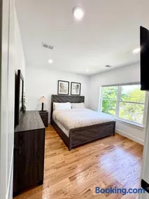 Cozy 3BR Retreat with Rooftop Near EWR & NYC Access - Image 3