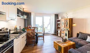 Charmant appartement adapté aux familles avec terrasse, jardin et sauna | Vue panoramique | Plage à proximité - Image 2