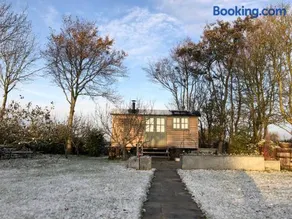 Little Plovers Shepherd Hut - Image 2