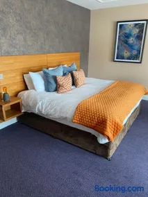 Bay Guest Lodge - Image 2